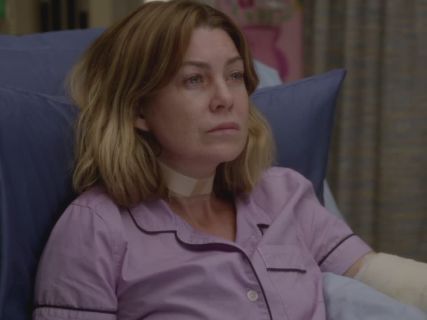 Dr. Meredith Grey's VINTAGE SHORT-SLEEVE PAJAMA SET on Grey's Anatomy