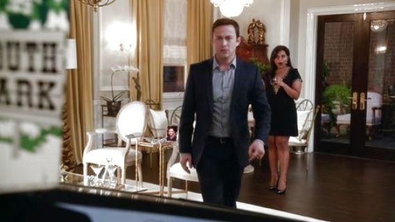 Dr. Mindy Lahiri's snake chain sandals on The Mindy Project