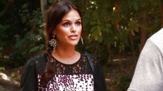 Dr. Zoe Hart's Ainslee Top on Hart of Dixie