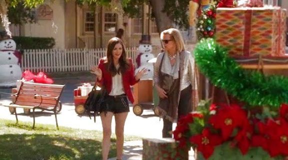 Dr. Zoe Hart's black suede leather satchel on Hart of Dixie