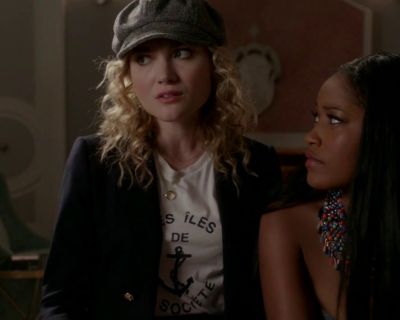 Grace Gardner's Les Îles de la Société Tee on Scream Queens