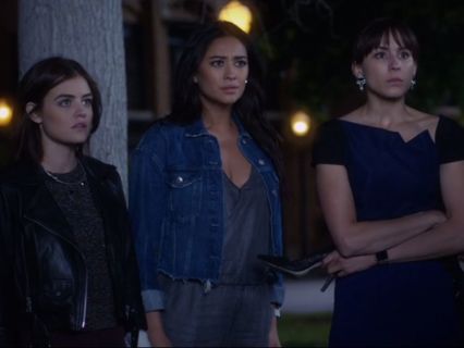 Emily Fields' Distressed Denim Jacket on Pretty Little Liars