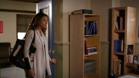 Emily Fields's Aura T-shirt on Pretty Little Liars