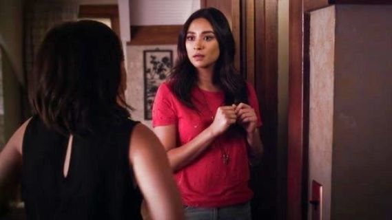 Emily Fields's Clay Tee on Pretty Little Liars