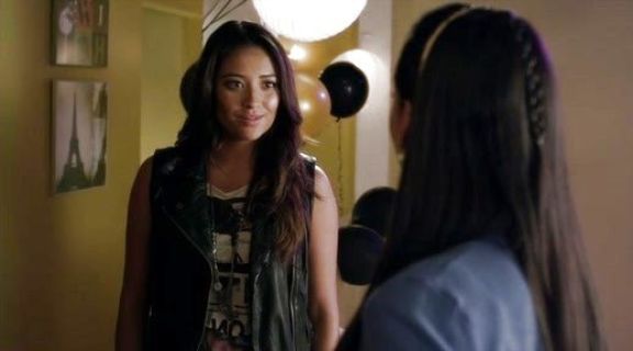 Emily Fields's Split Heaven Top on Pretty Little Liars