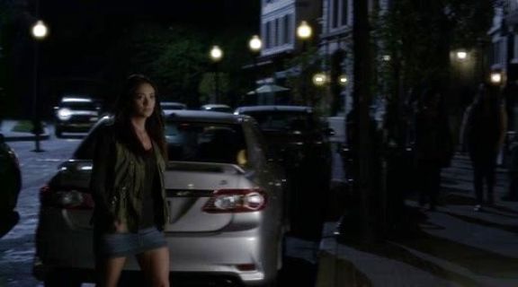 Emily Fields's Stonewash Denim Mini Skirt on Pretty Little Liars