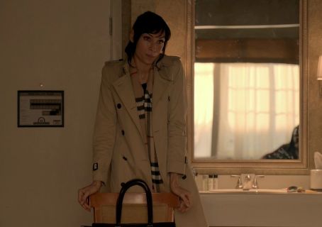 Eve Rothlow's 'Kensington' Long Trench Coat on How to Get Away With Murder