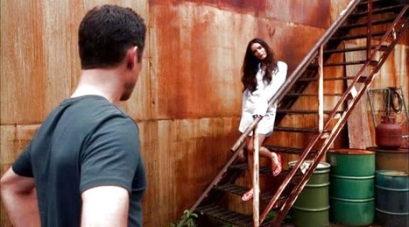 Fiona Glenanne's Cotton Sleep Shirt on Burn Notice