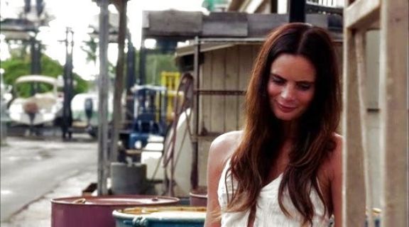 Fiona Glenanne's Drawstring Linen Pants on Burn Notice