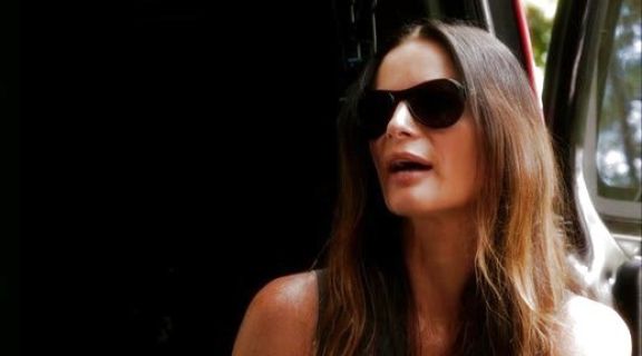 Fiona Glenanne's Oversized Sunglasses on Burn Notice