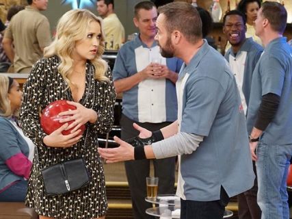 Gabi Diamond's Black Flap Crossbody Bag on Young & Hungry