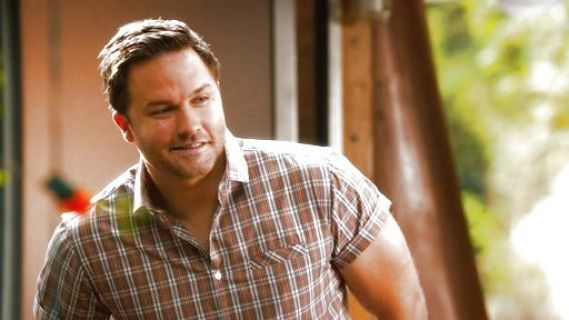 George Tucker's Short Sleeve Plaid Smart Shirt on Hart of Dixie