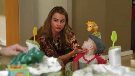 Gloria Pritchett's Rhinestone Flower Collar on Modern Family