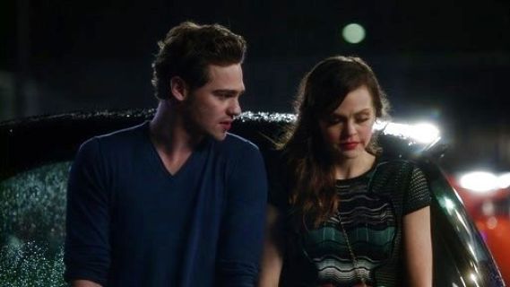 Grayson Montrose's V-Neck Sweater on Star Crossed