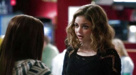 Haley Dunphy's Crochet Sweater on Modern Family