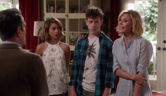 Haley Dunphy's Iggy Floral-Print Top on Modern Family
