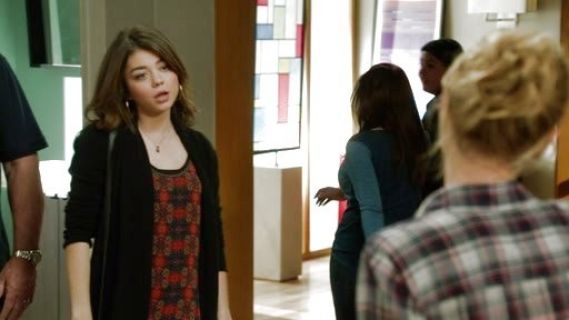 Haley Dunphy's Thermal Cardigan on Modern Family