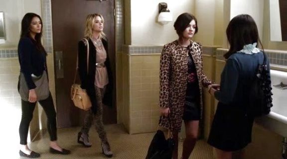 Hanna Marin's Abierto Wedges on Pretty Little Liars