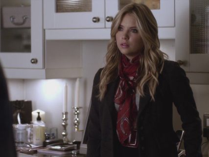 Hanna Marin's Horseshoe Scarf on Pretty Little Liars