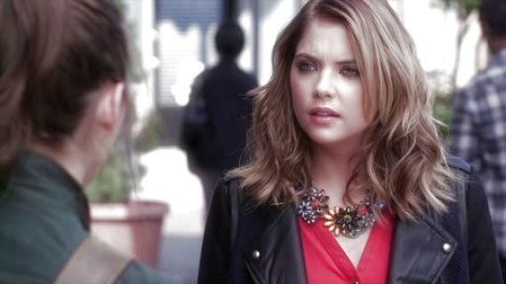 Hanna Marin's Jeweled Flowers Necklace on Pretty Little Liars