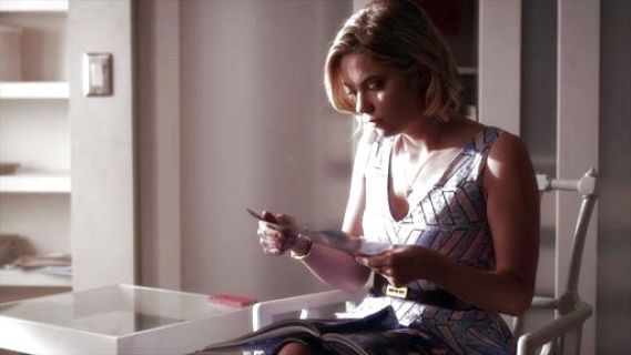 Hanna Marin's mixed sharks tooth necklace on Pretty Little Liars