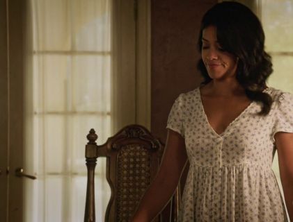 Jane Villanueva's Floral-Print V-Neck Dress on Jane the Virgin