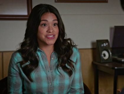 Jane Villanueva's Long-Sleeve Brushed Twill Plaid Shirt on Jane the Virgin