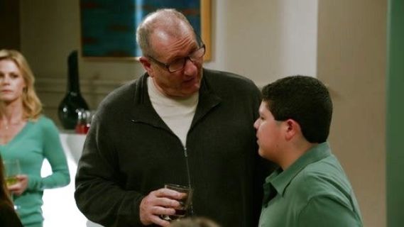 Jay Pritchett's Zip-Up Sweater on Modern Family