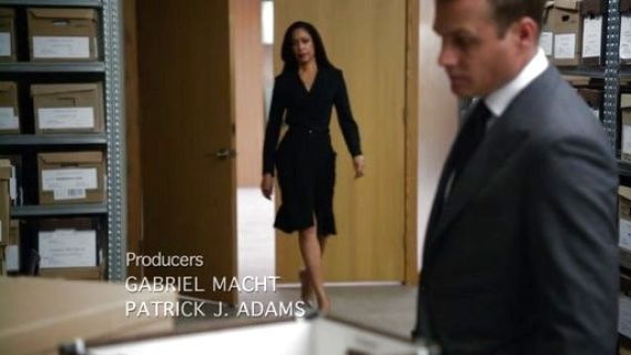 Jessica Pearson's Fluted stretch-canvas skirt on Suits