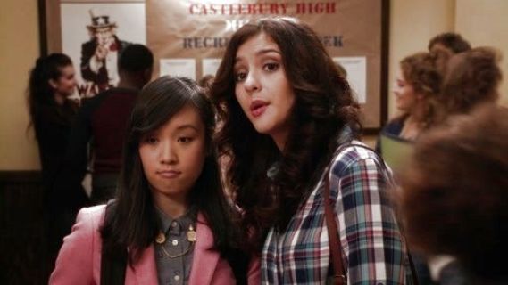 Jill "Mouse" Chen's Horseshoe Print Chambray Button Down Shirt on The Carrie Diaries