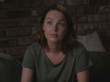 Jo Wilson's Distressed Army Green Tee on Grey's Anatomy