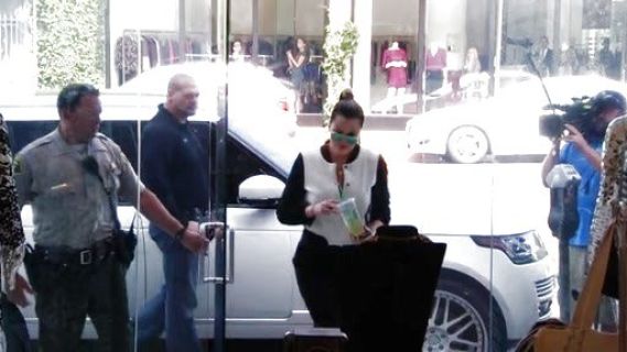 Khloe Kardashian's Aviator Large Metal 58mm Sunglasses in Green Mirror on Keeping Up With The Kardashians