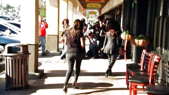 Kim Kardashian's Photo-Ready Distressed Cropped Skinny Jeans on Keeping Up With The Kardashians