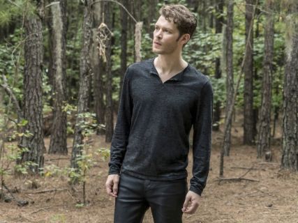 Klaus Mikaelson's Grommet Henley on The Originals