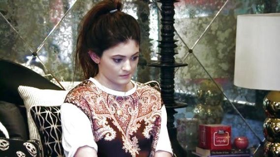 Kylie Jenner's Coin Stingray Large Pendant Necklace on Keeping Up With The Kardashians