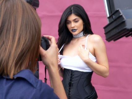 Kylie Jenner's Diamond Choker and Blue Lipstick on Keeping Up With The Kardashians