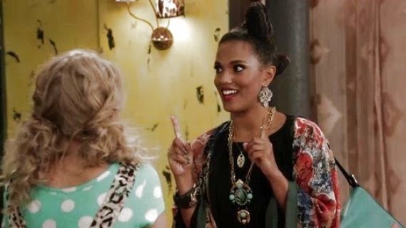 Larissa Loughlin's Geometric Leather Mamma Bag on The Carrie Diaries