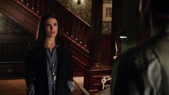 Laurel Castillo's Barry Shirt in Blue Floral Linen on How to Get Away With Murder