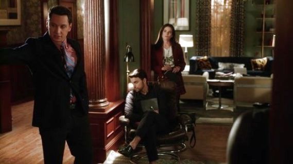 Laurel Castillo's Marc Tag Tee on How to Get Away With Murder