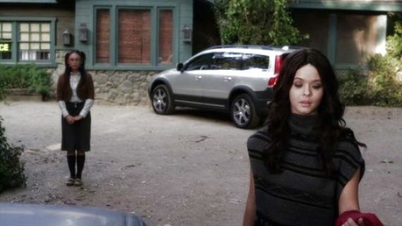Melissa Hastings's Knitted Asymmetric Tunic on Pretty Little Liars