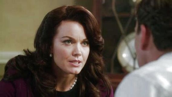 Mellie Grant's Fall 2013 Besiana Jacket on Scandal