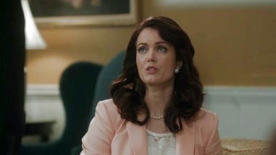 Mellie Grant's Fitted Jacket in Peach on Scandal