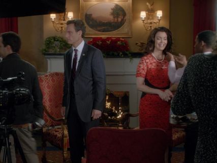 Mellie Grant's Fitted Lace Sheath Dress on Scandal