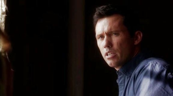 Michael Westen's Blue Collar Shirt on Burn Notice