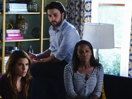 Michaela Pratt's Le Henley Raglan Tee on How to Get Away With Murder