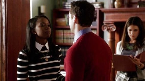 Michaela Pratt's Wool Sweater with Cotton Collar on How to Get Away With Murder