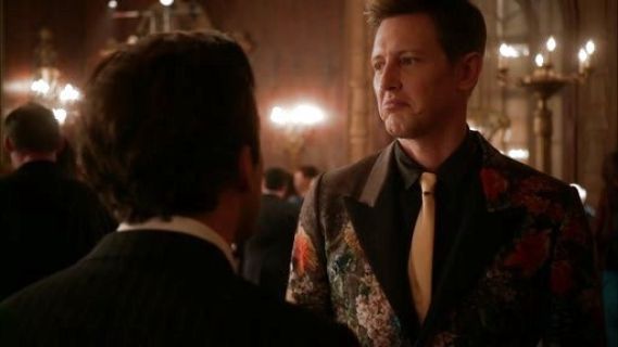 Nolan Ross's Gray Floral Print Crepe De Chine Jacket on Revenge