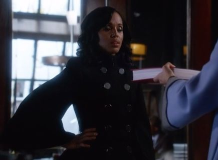 Olivia Pope's Double-breasted wool coat on Scandal