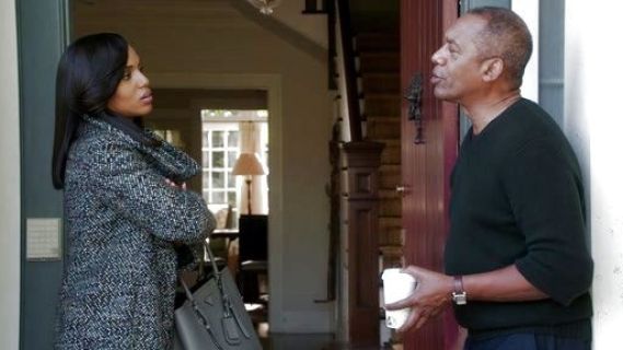 Olivia Pope's Saffiano Cuir Tote on Scandal