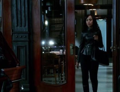 Olivia Pope's Saffiano Medium Executive Tote Bag, Black (Nero) on Scandal